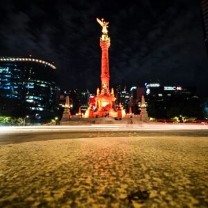 Ángel de la independencia in Mexico City at night.
